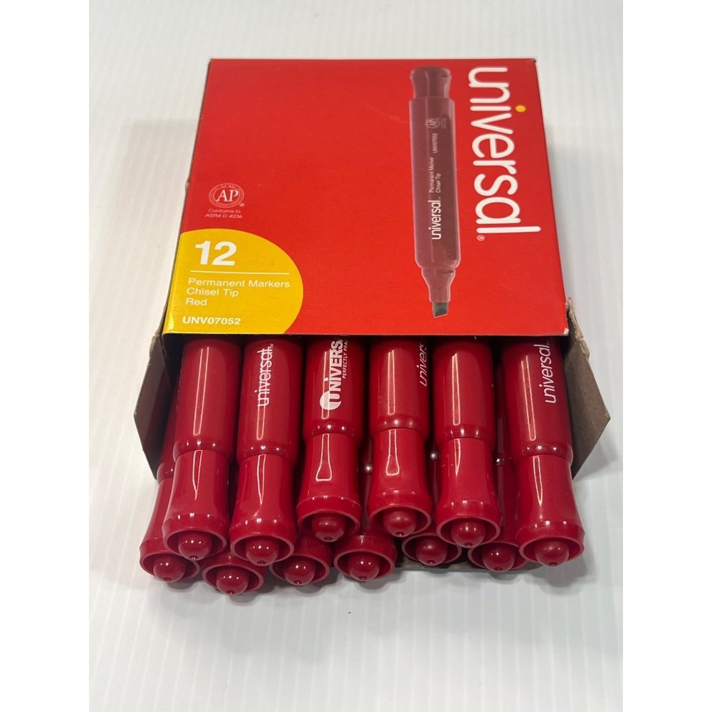 Universal - 12 Permanent Markers Chisel Tip - Red - UNV 07052
